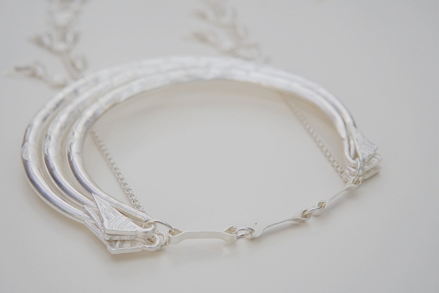 Hmong 3 layer ring xauv with chains