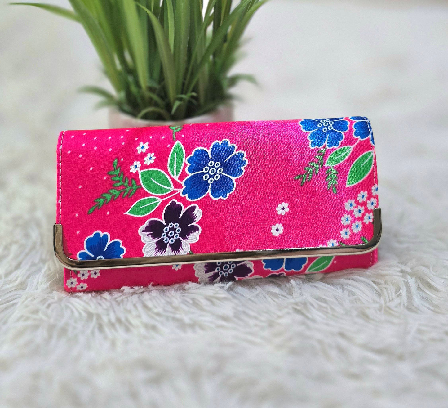 Hmong Li Loos Wallet