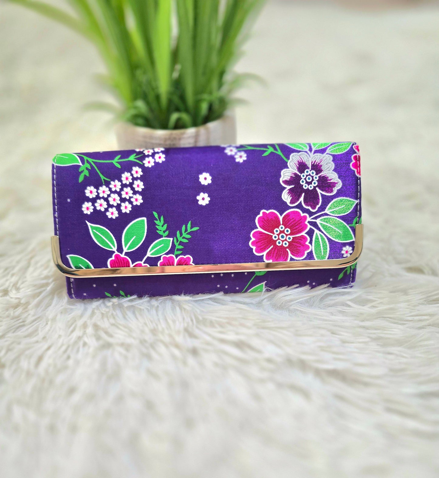 Hmong Li Loos Wallet