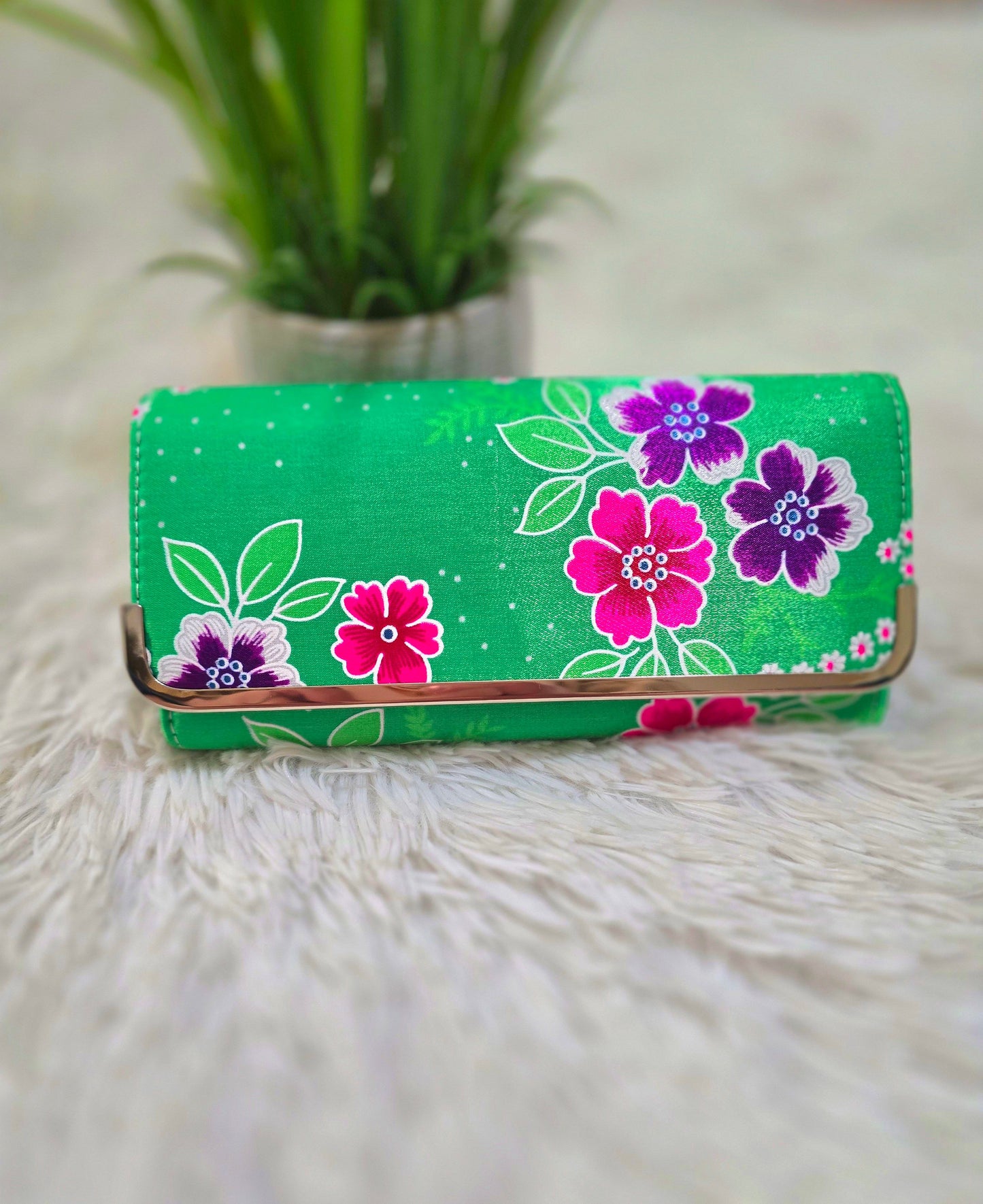 Hmong Li Loos Wallet