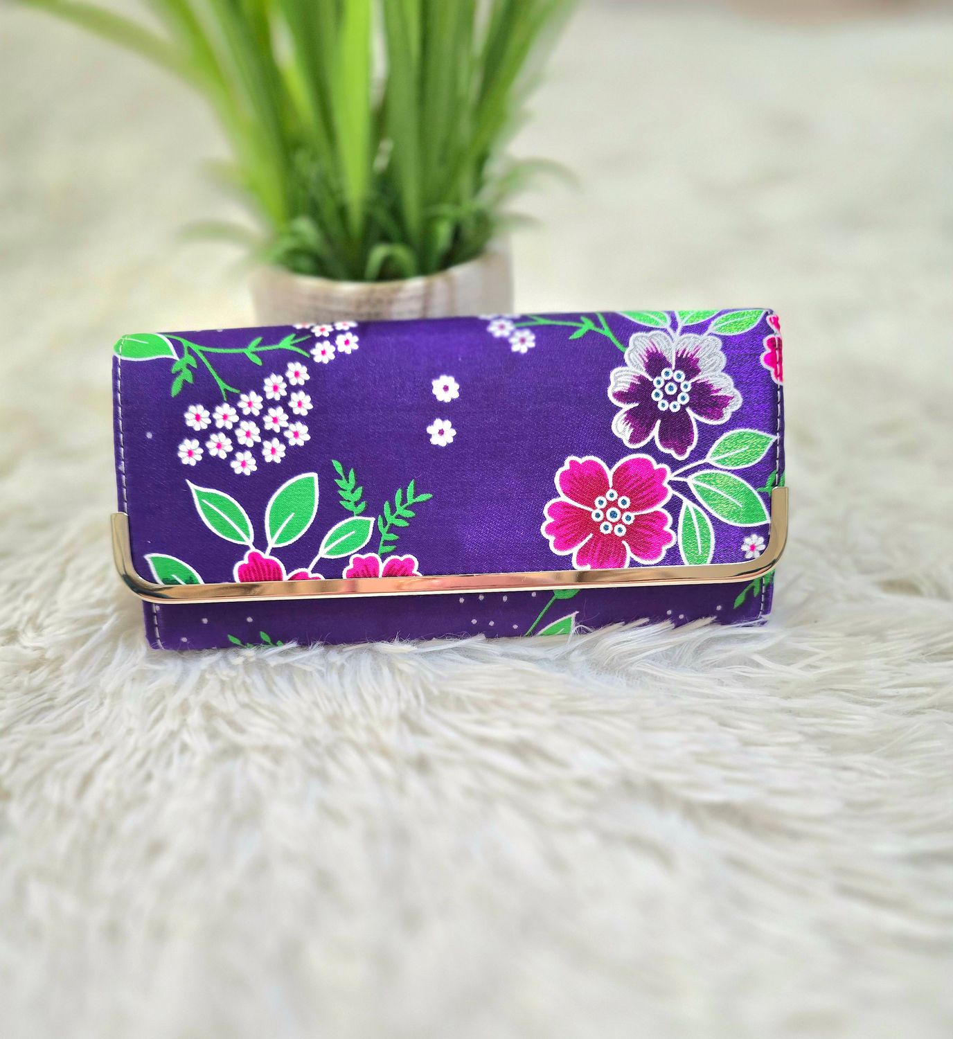 Hmong Li Loos Wallet