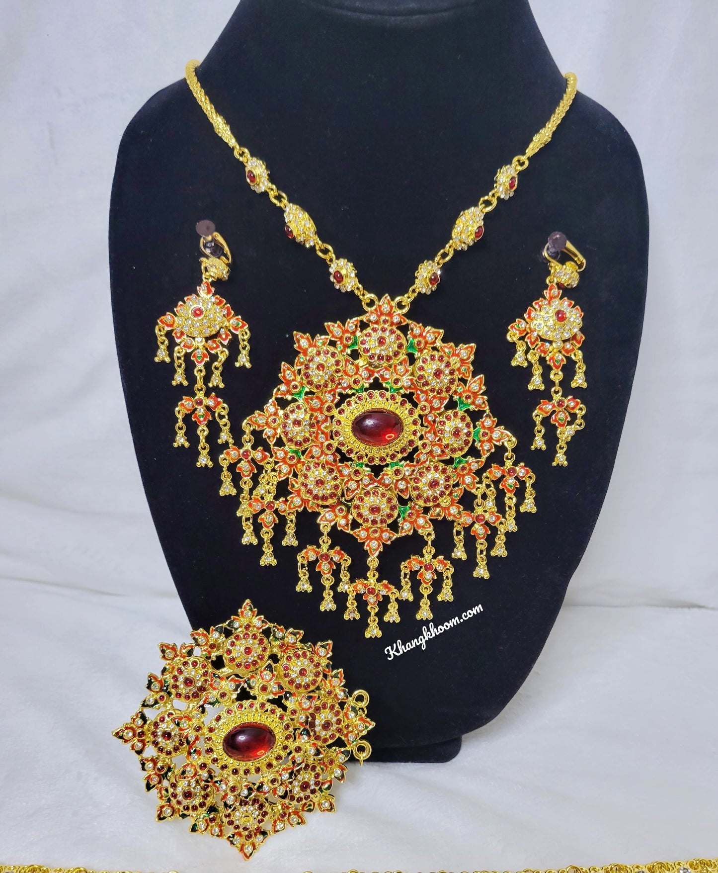 Red and Green Necklace & Belt Set