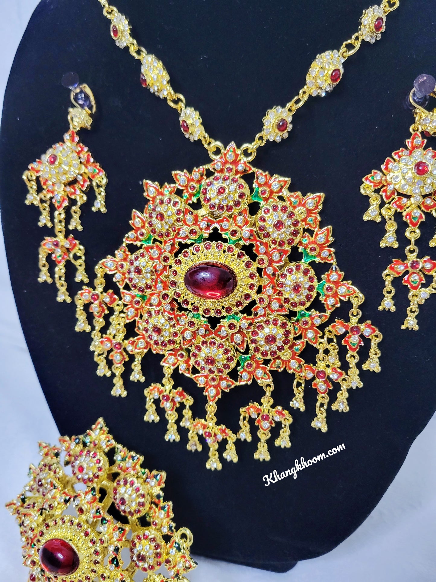 Red and Green Necklace & Belt Set