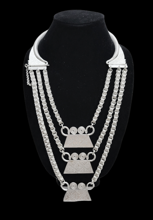 Hmong Boy Xauv 3 Phiaj