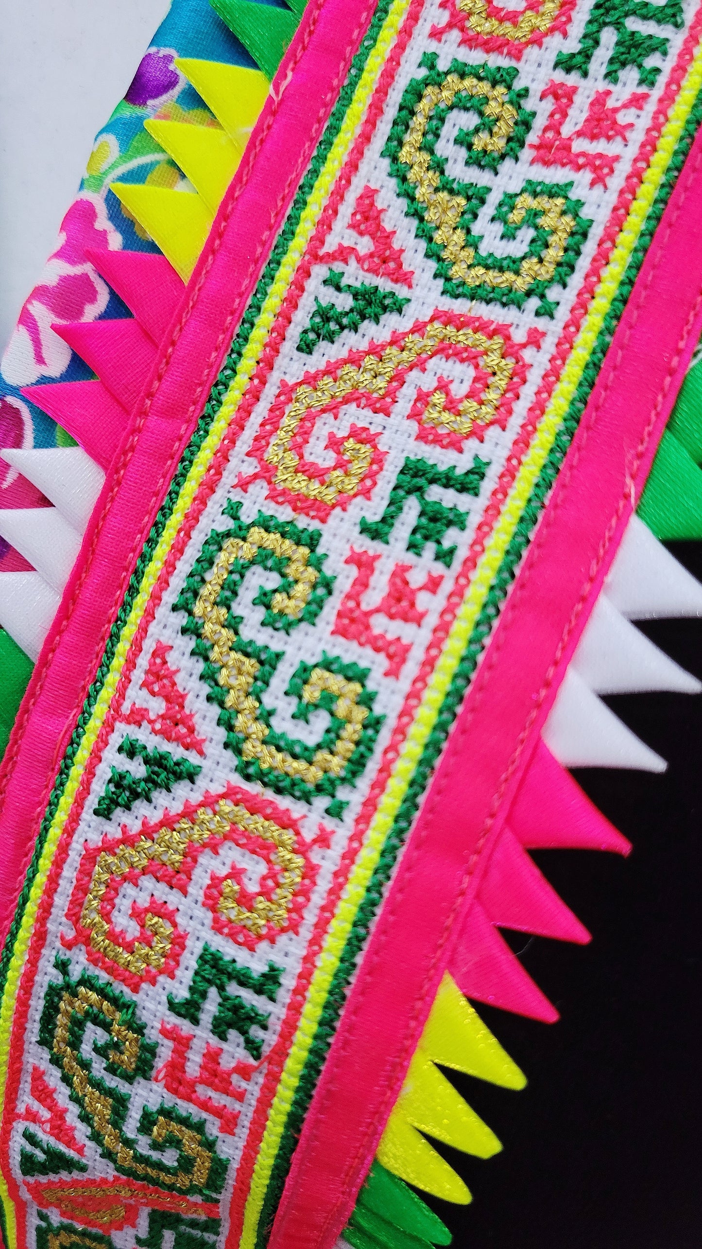Hmong Qwj Embroidery Set