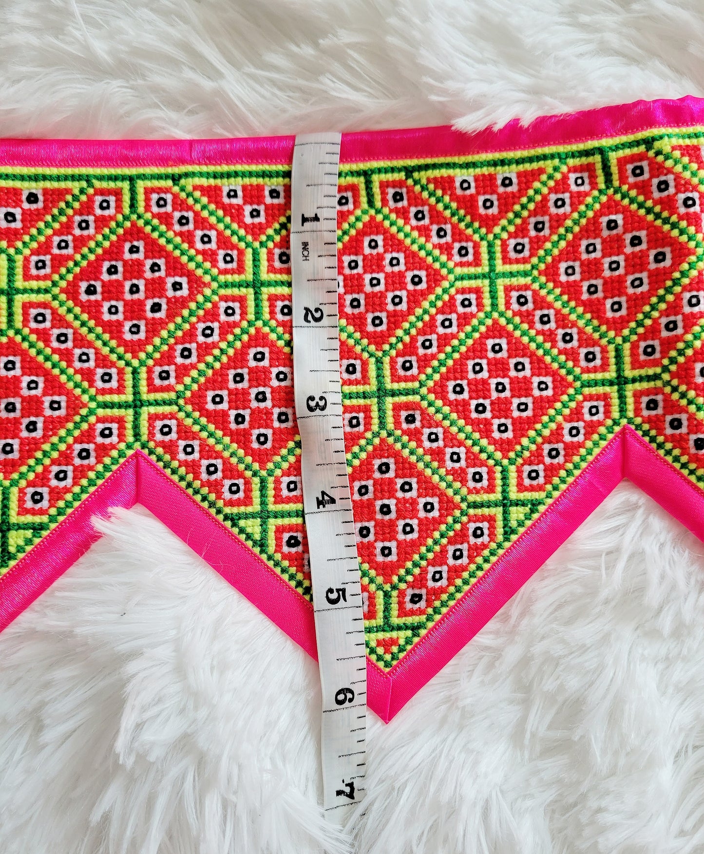 Hmong Moos Pheeb Hlab Nyiaj-Medium Triangle style