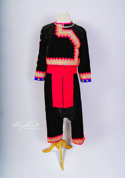 Katta klitorisi bolgan ona Hojatxonada anal (ruscha video)