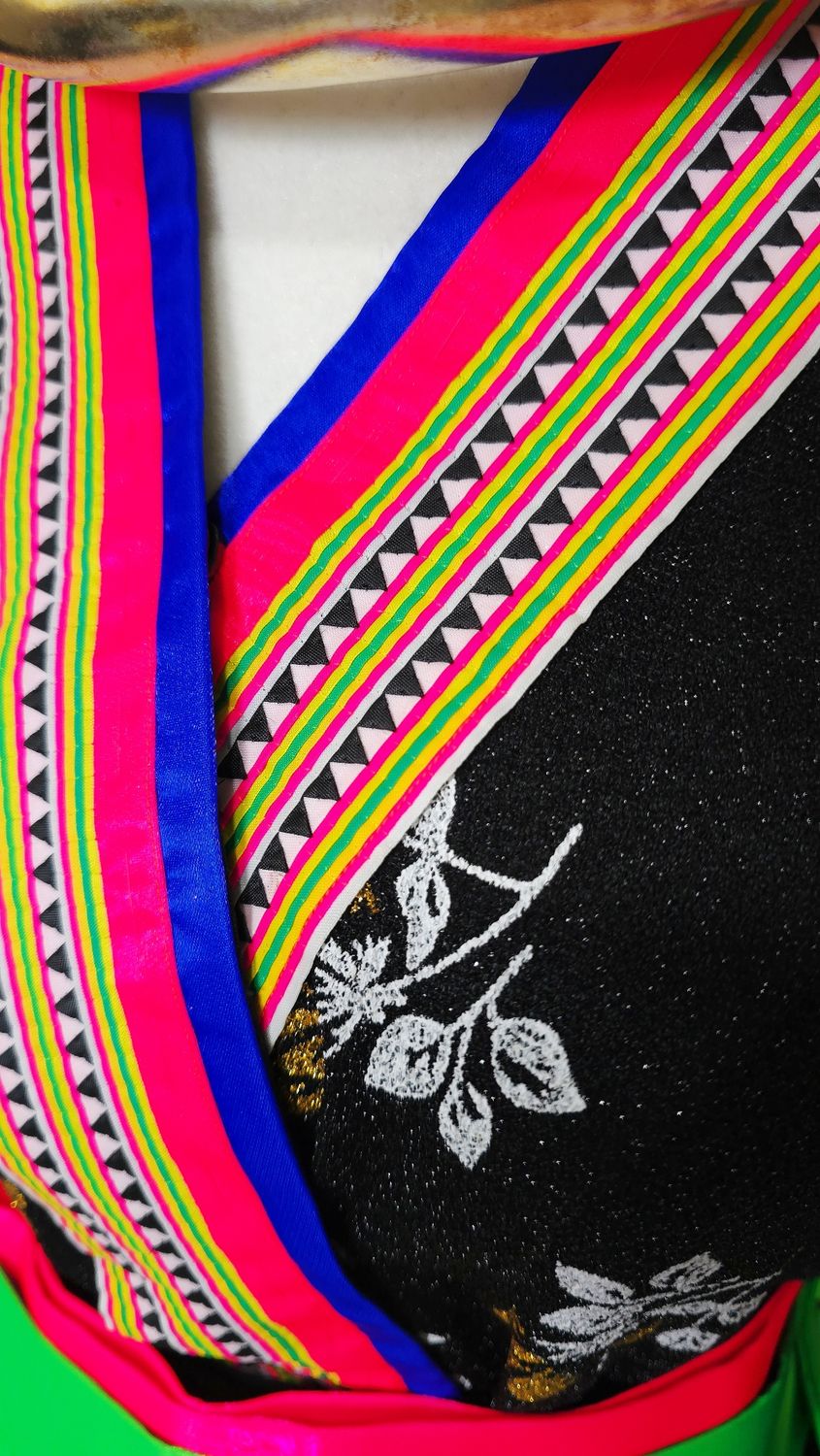 Hmong Xeev with Hmong Leeg Trim