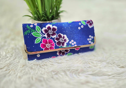 Hmong Li Loos Wallet