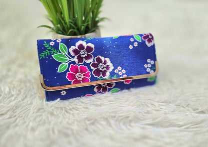 Hmong Li Loos Wallet