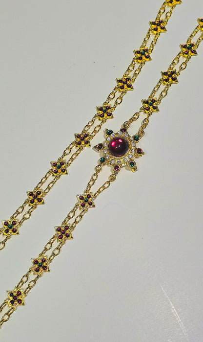 Crossbody chain with starburst links
