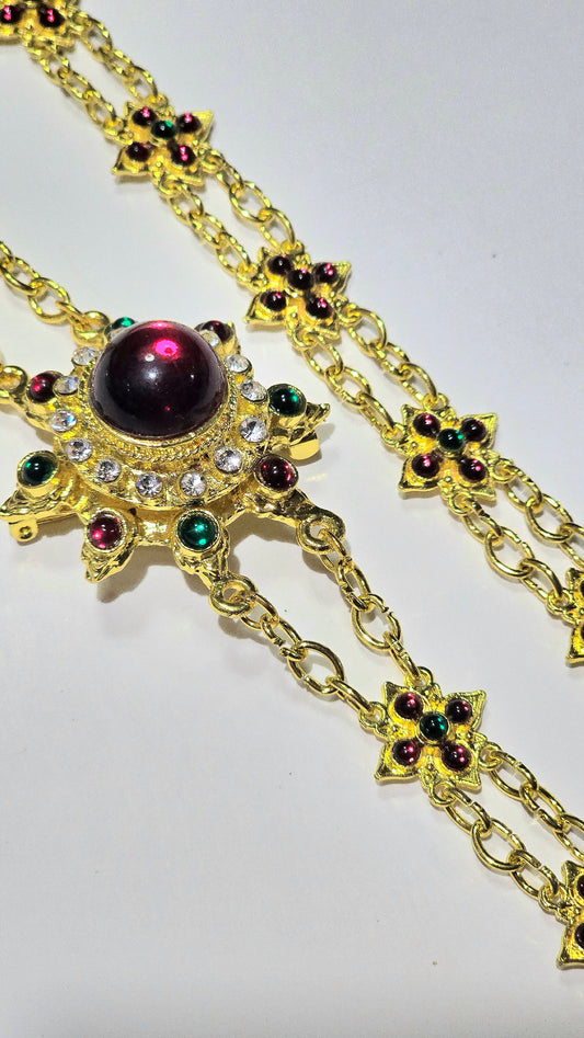 Crossbody chain with starburst links
