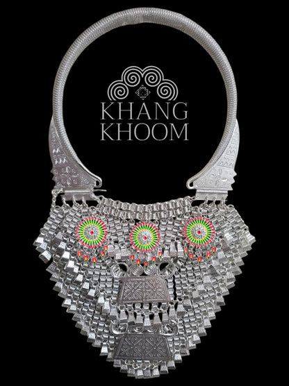 Hmong Girl Xauv Ncais