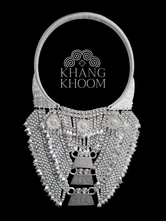 Hmong Women Xauv Ncais 02