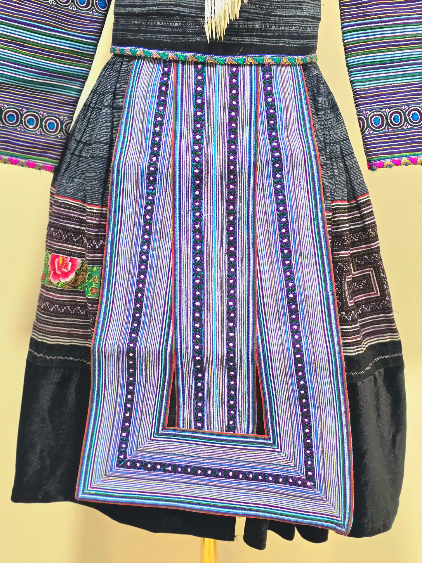 Hmong Vietnamese Blue Clothing Set 38